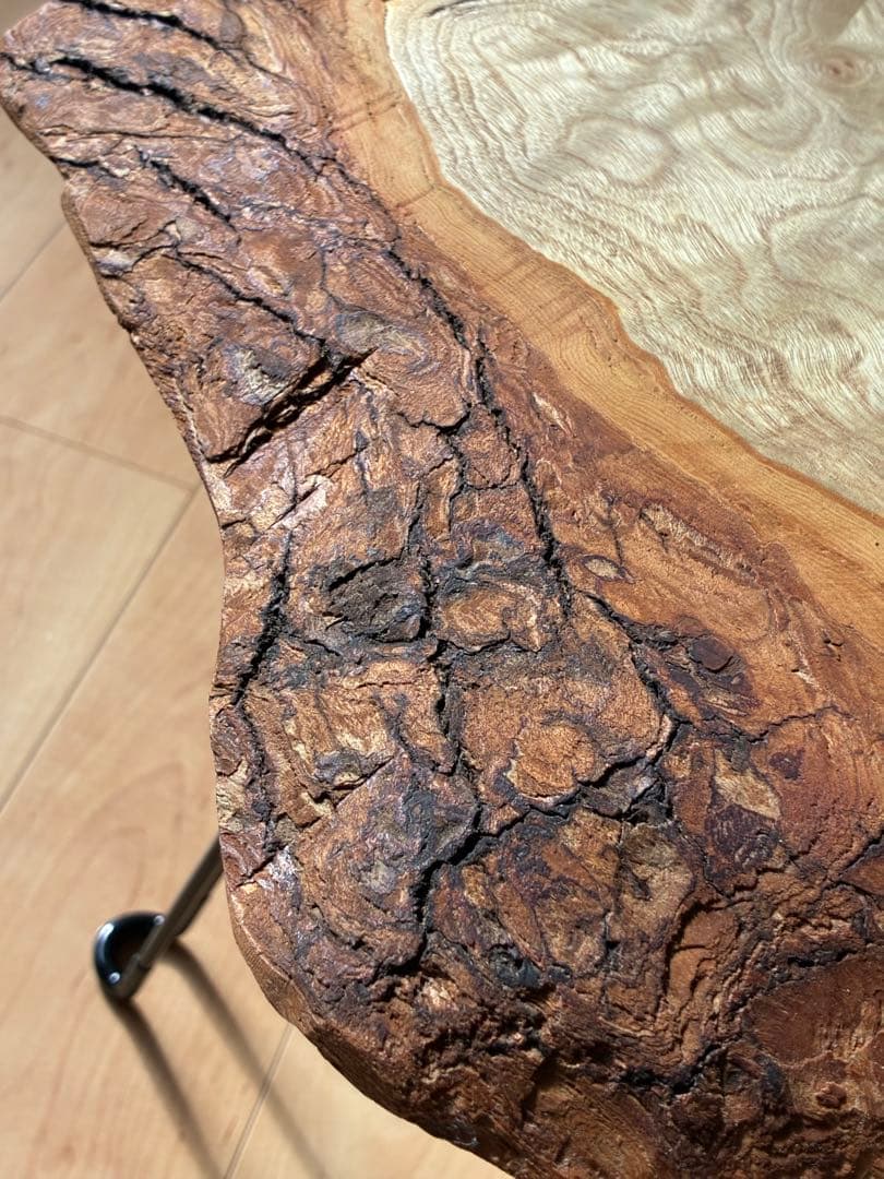 「香る癒やし」国産楠の一枚板サイドテーブル｜北欧・和モダンに合う無垢材