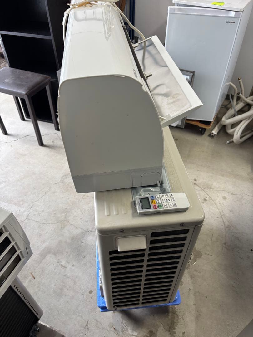 お掃除機能付きエアコン白くまくん RAS-V40K2 2021年製