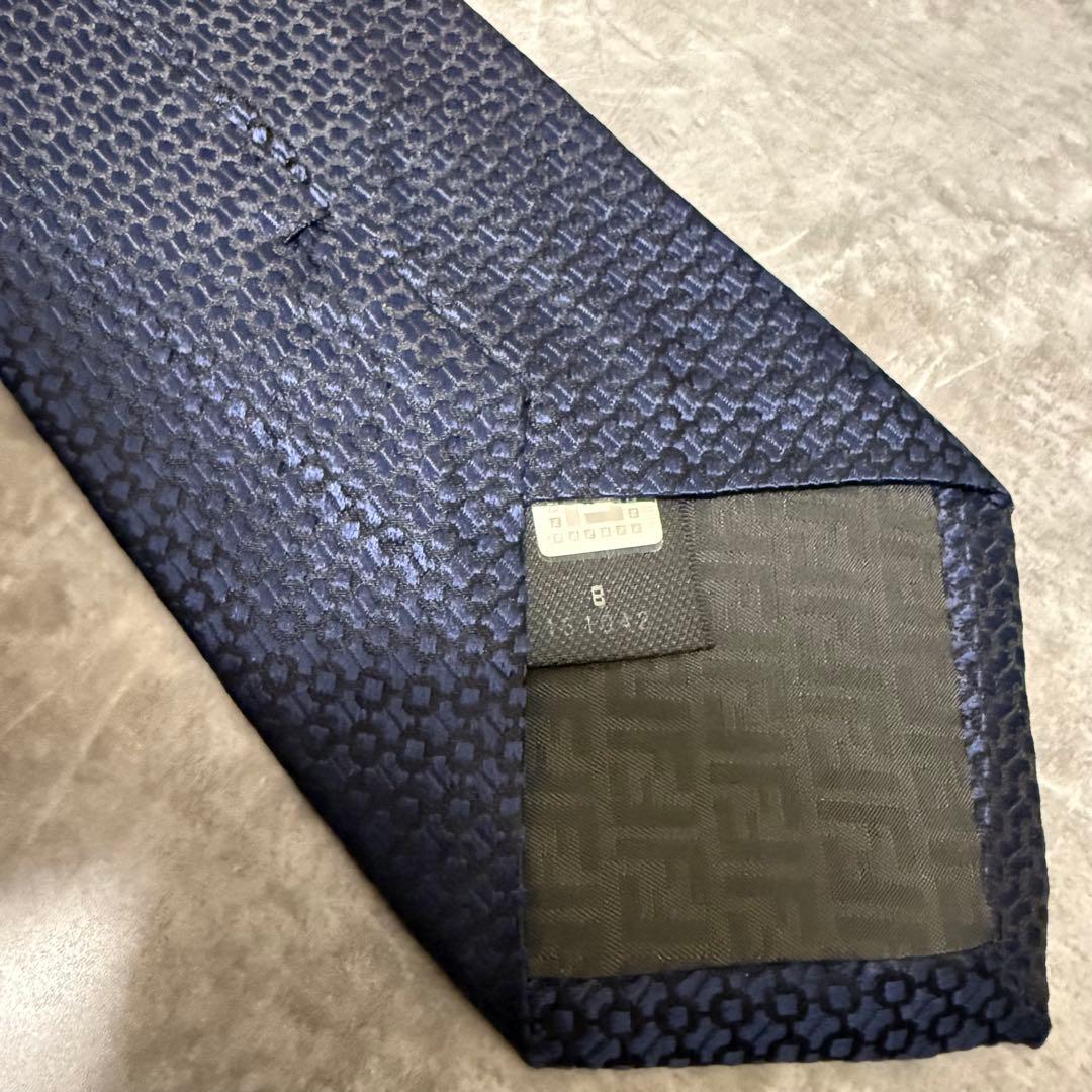 【✨極美品✨】FENDI フェンディ ネクタイ ダークネイビー ジャガード 光沢