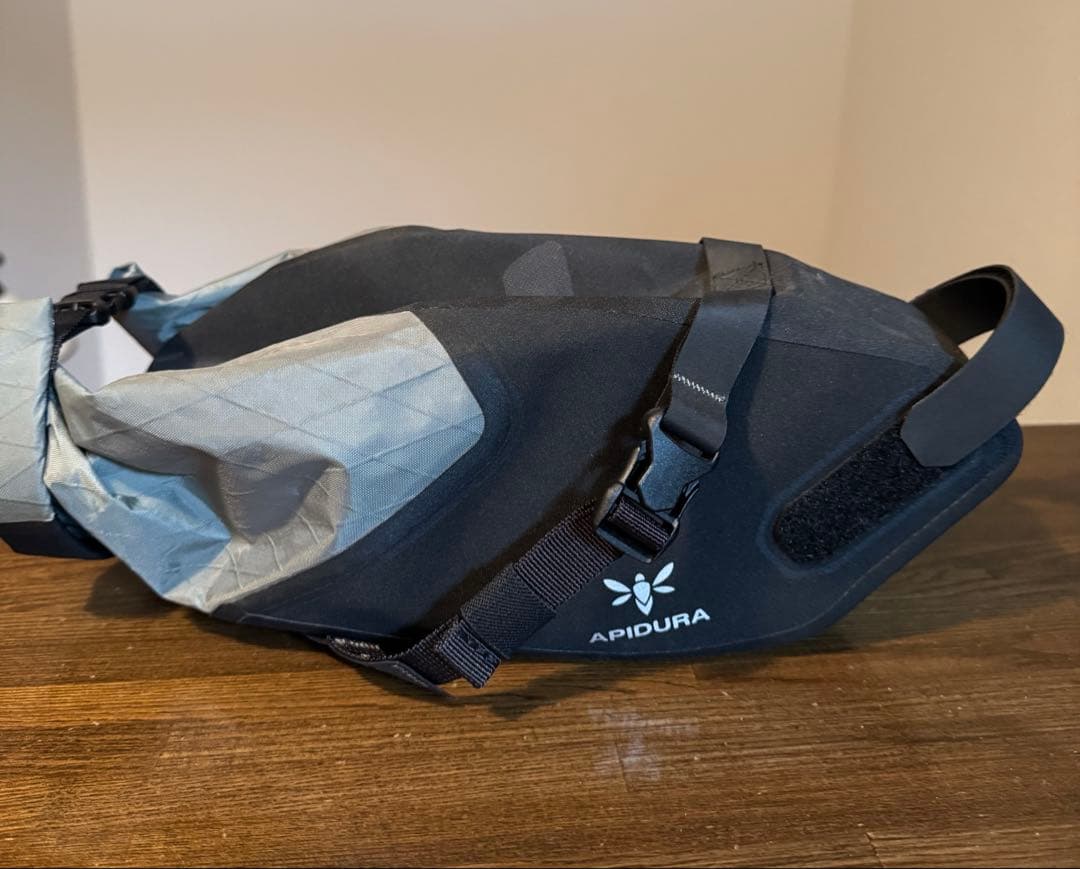 APIDURA バックカントリーサドルパック（ 4.5L）