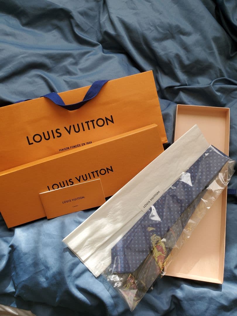LOUIS VUITTON 青 ネクタイ