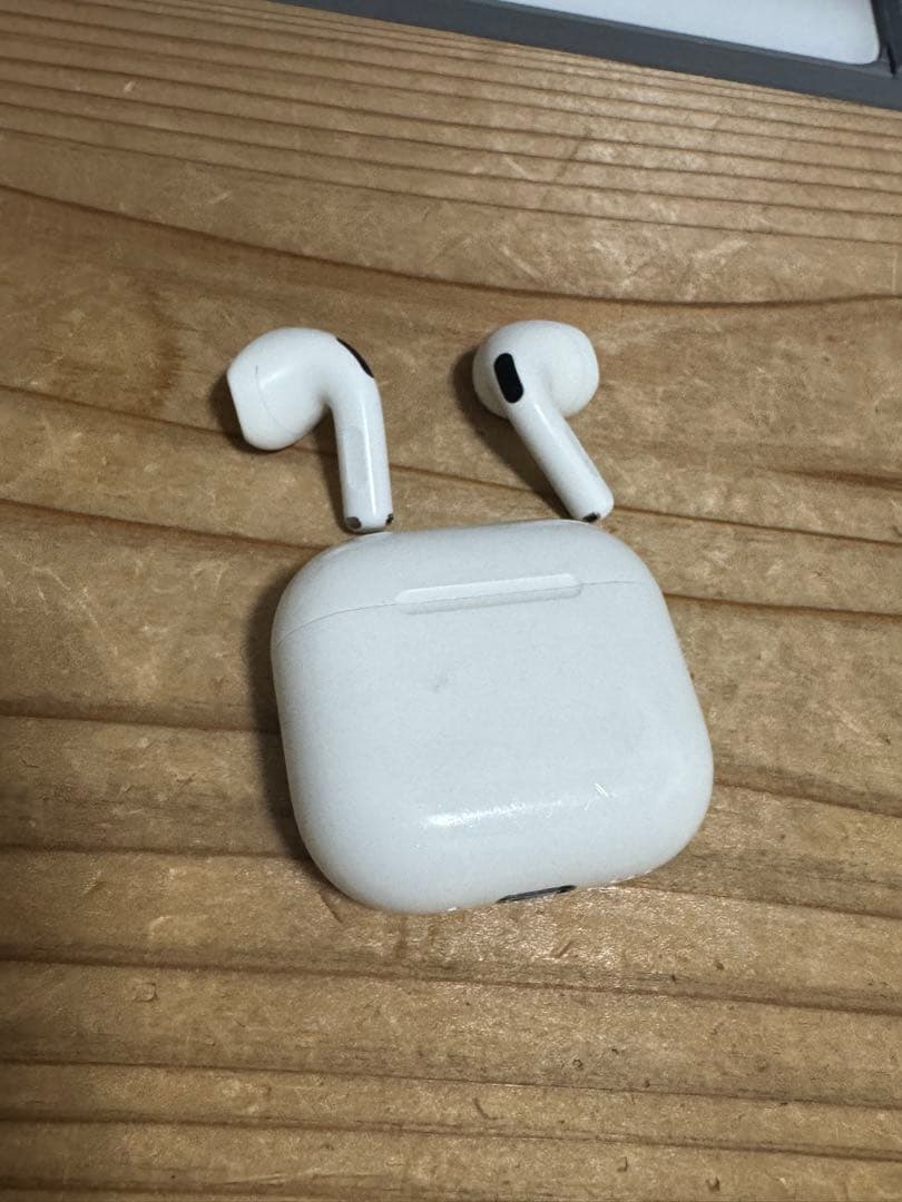 AirPods 4世代　ノイズキャンセリング搭載モデル