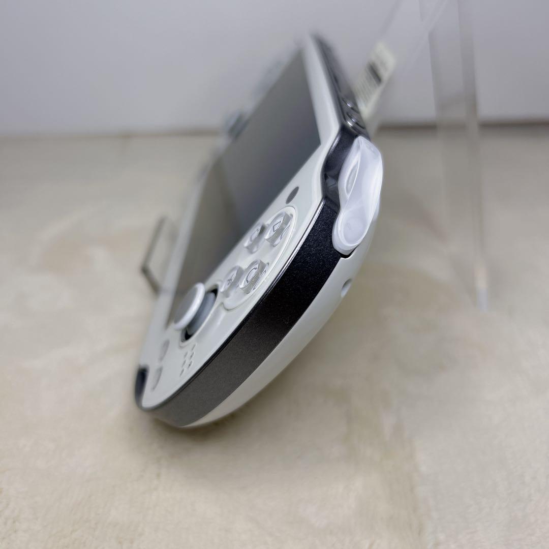 【極美品】希少色 PSVITA PCH-1100 クリスタル・ホワイト