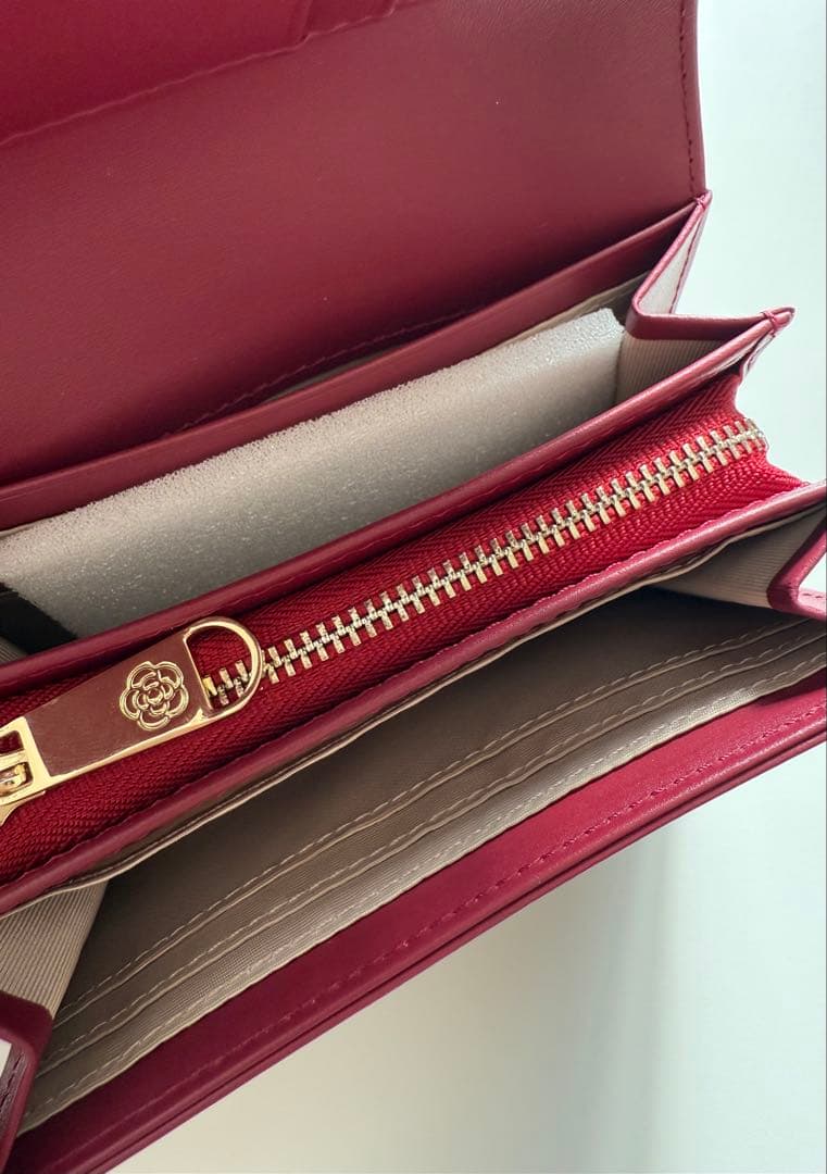 クレイサス　二つ折り財布　赤　ゴールド