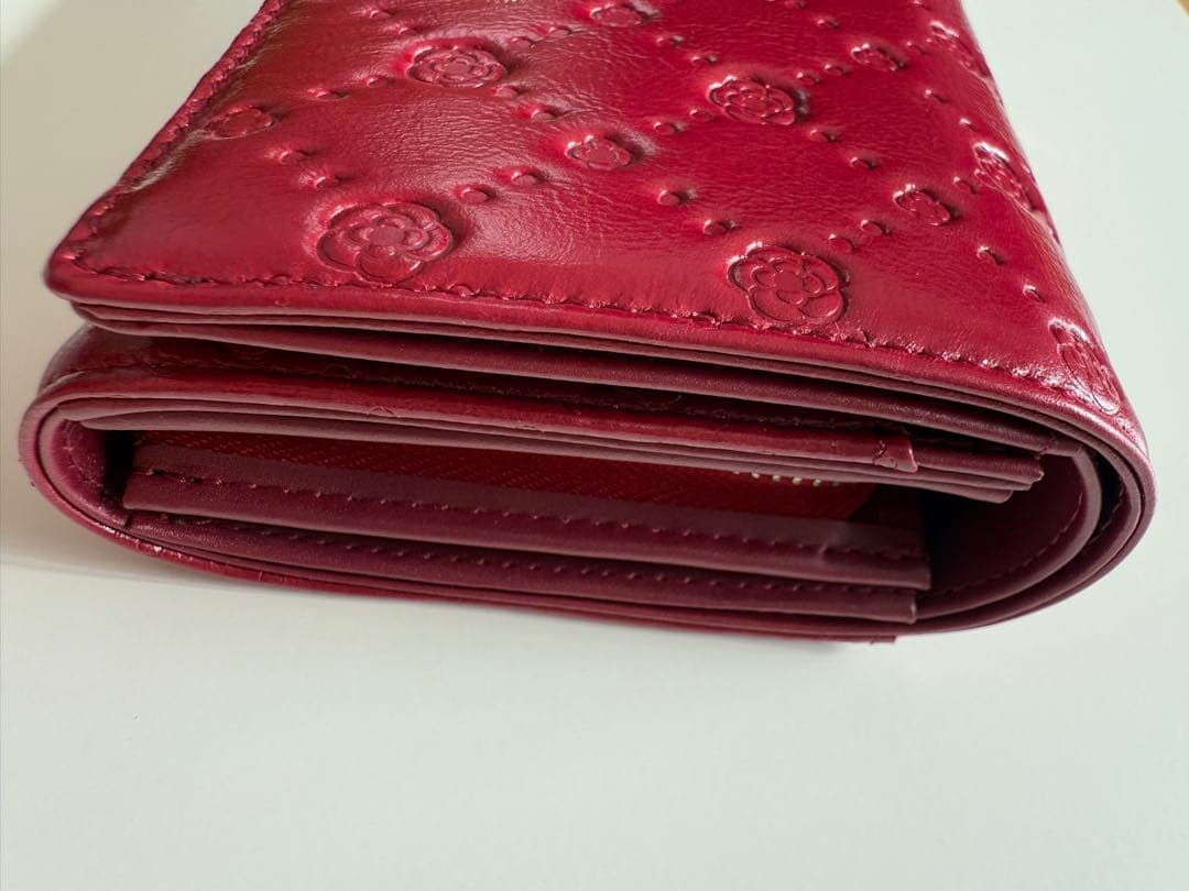 クレイサス　二つ折り財布　赤　ゴールド