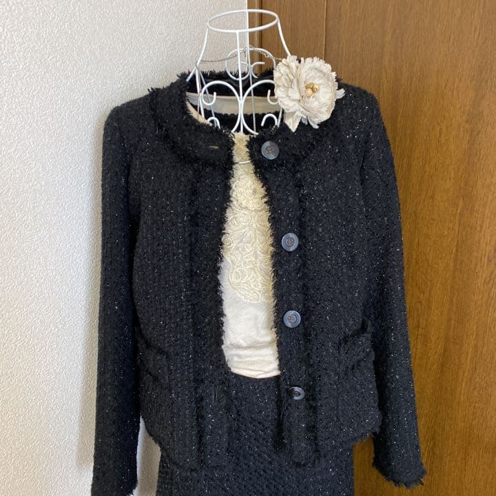 美品　ピノーレスーツ　上品なラメ入り　お買い得　値下げ