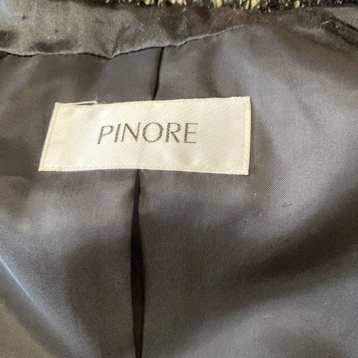 美品　ピノーレスーツ　上品なラメ入り　お買い得　値下げ