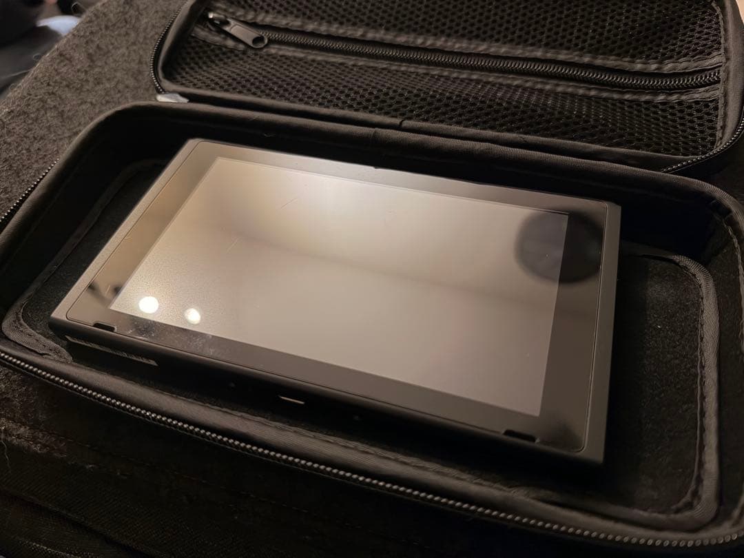 Nintendo Switch 本体のみ コントローラ無ブラック専用ポーチ付き