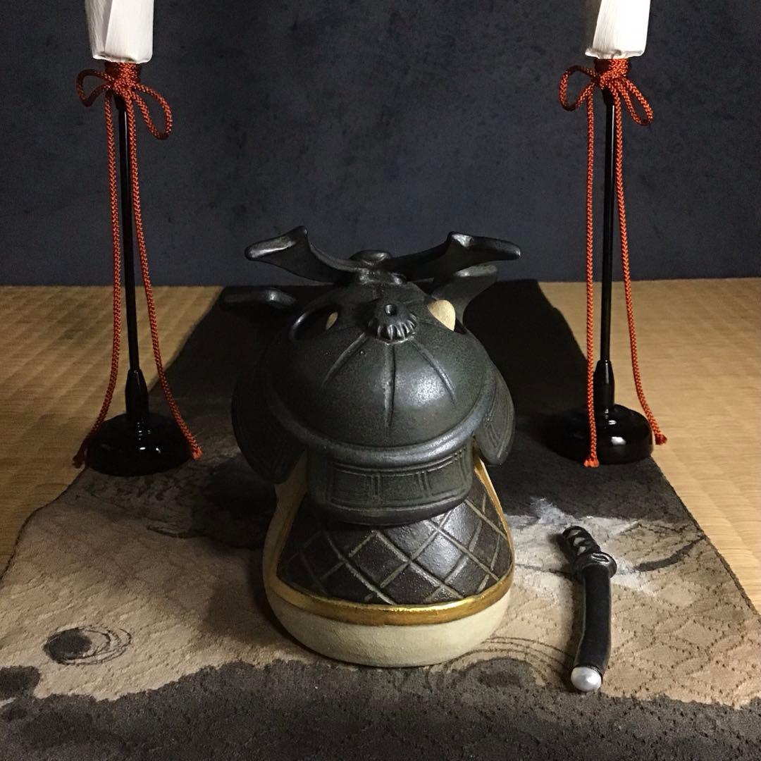 猫武将∠(｀∇´)ゝ白猫(中) 黒甲冑　黒兜