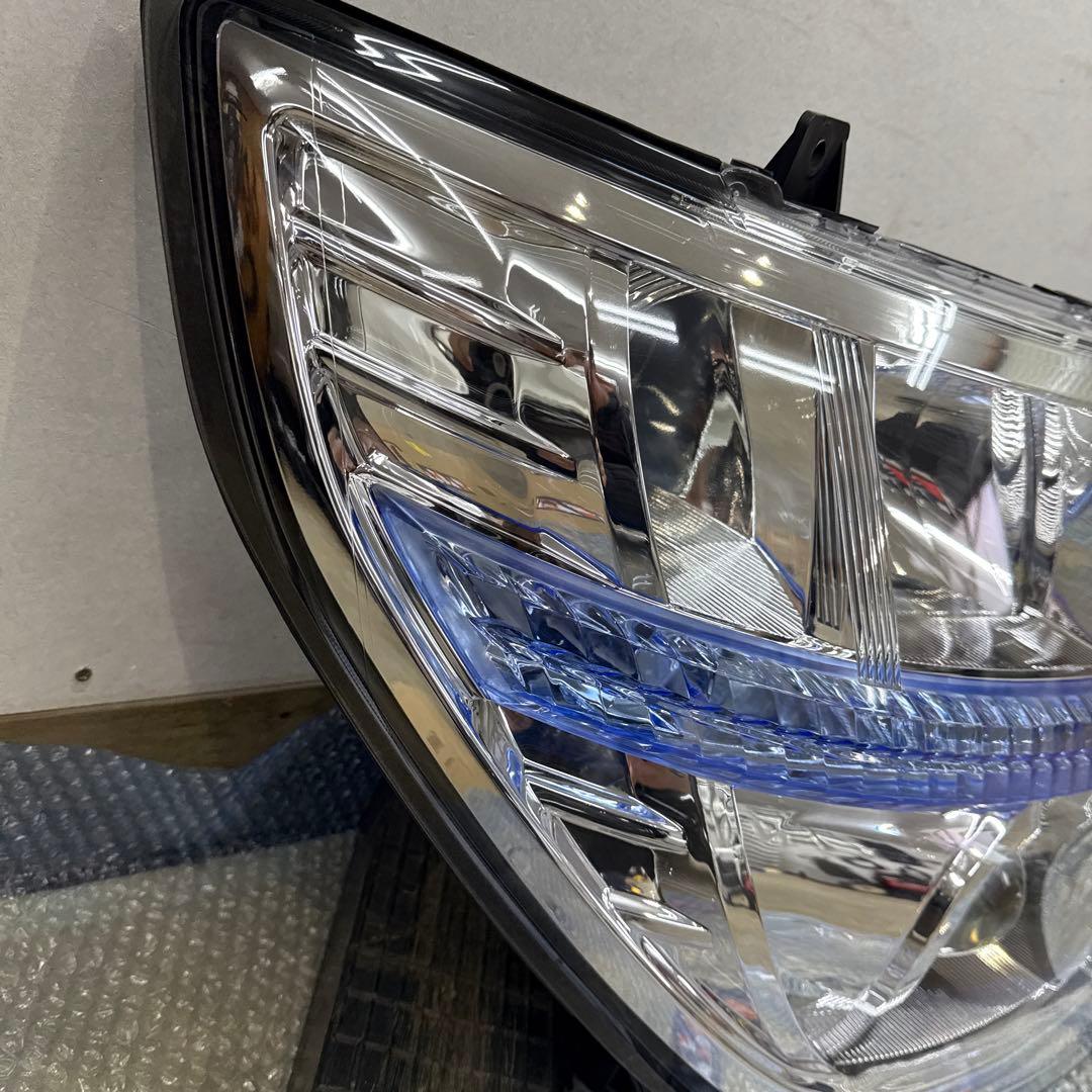 売切り値下げ⭐︎新品に近いE51ヘッドライト