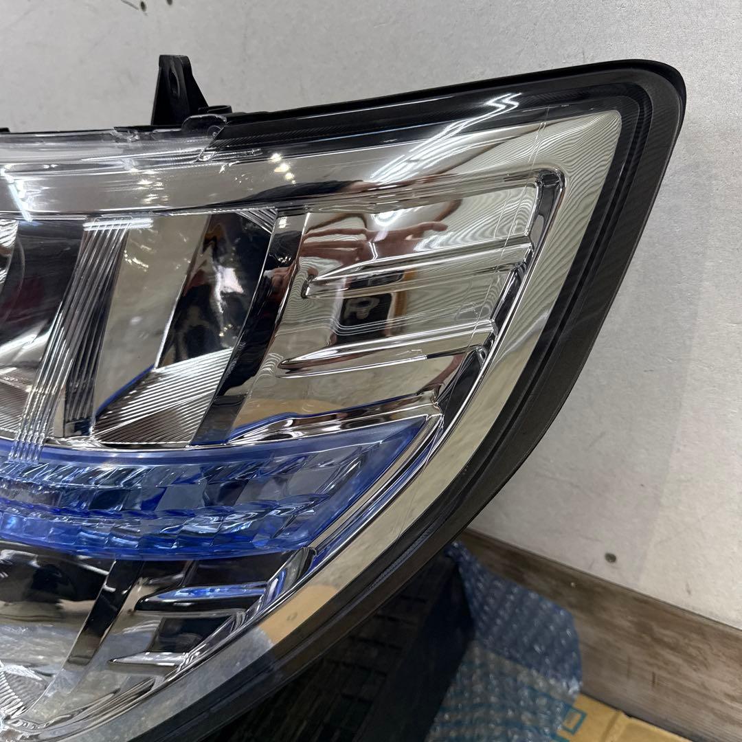 売切り値下げ⭐︎新品に近いE51ヘッドライト
