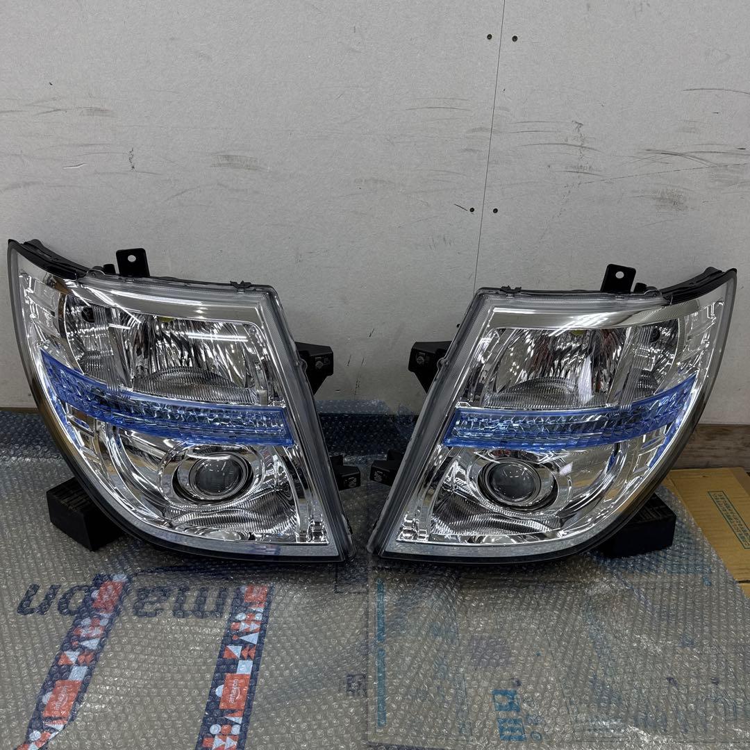 売切り値下げ⭐︎新品に近いE51ヘッドライト