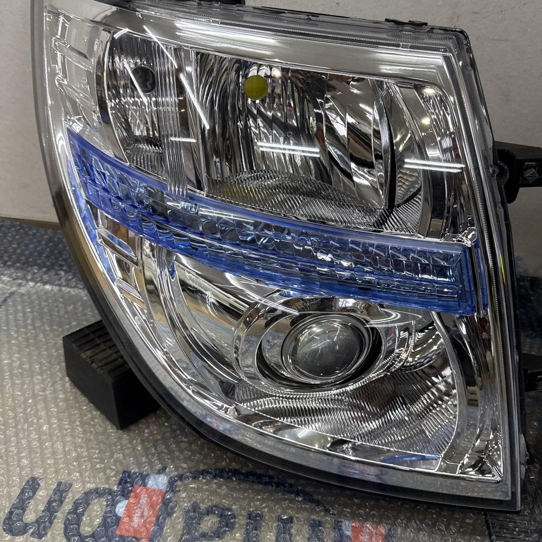 売切り値下げ⭐︎新品に近いE51ヘッドライト