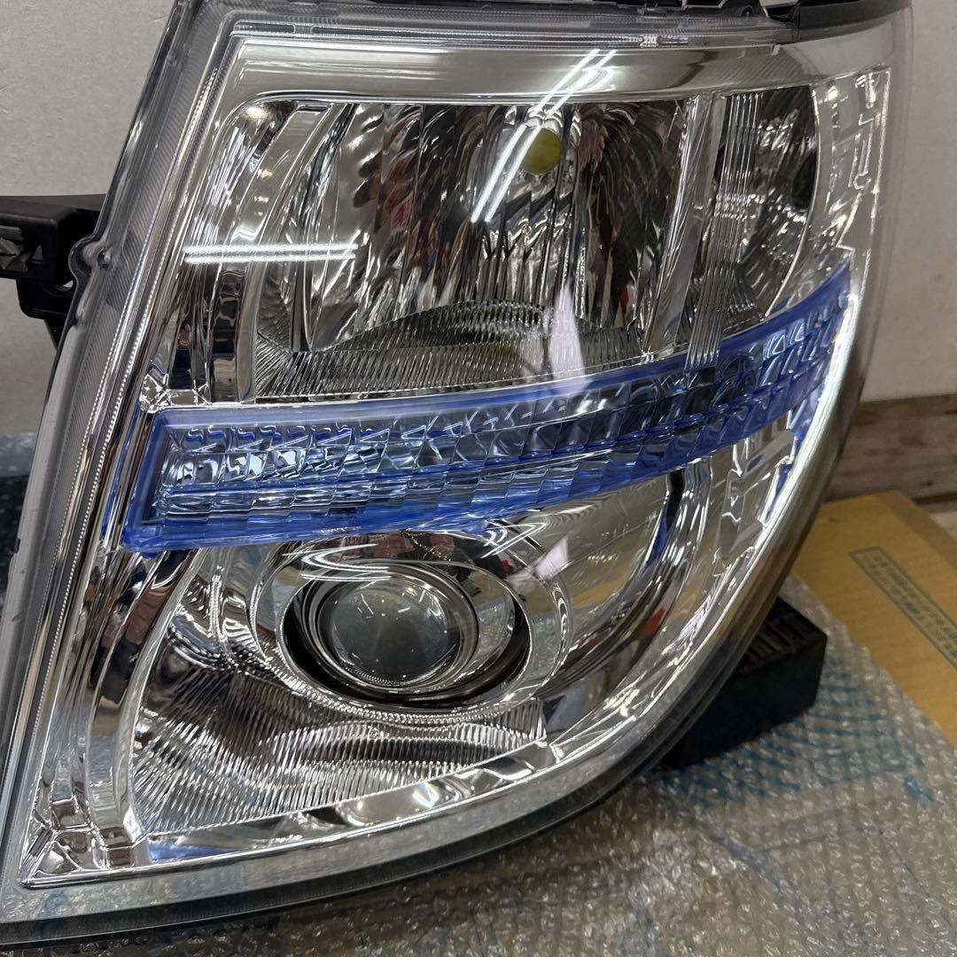 売切り値下げ⭐︎新品に近いE51ヘッドライト