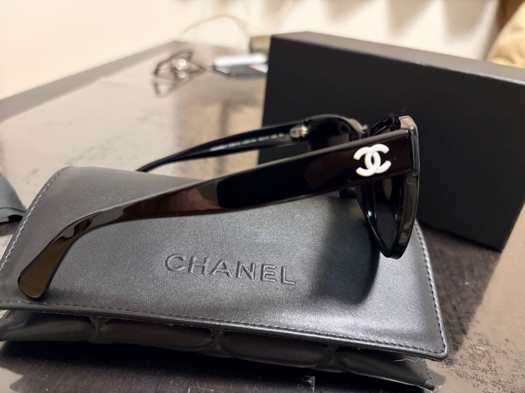CHANEL ブラック サングラス