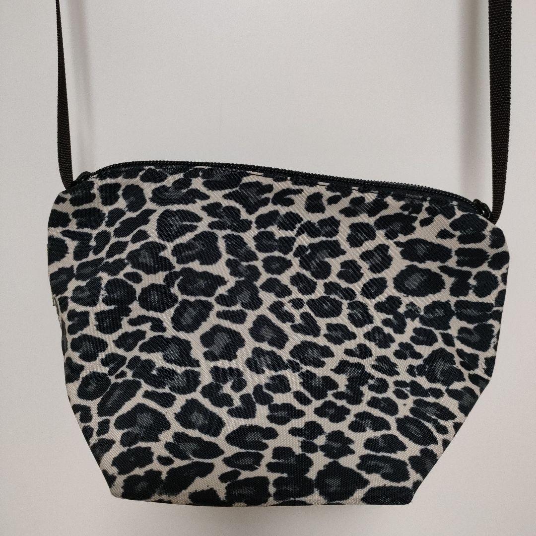 エルベシャプリエ ナイロン舟型ショルダーバッグS パンサーブラン レオパ