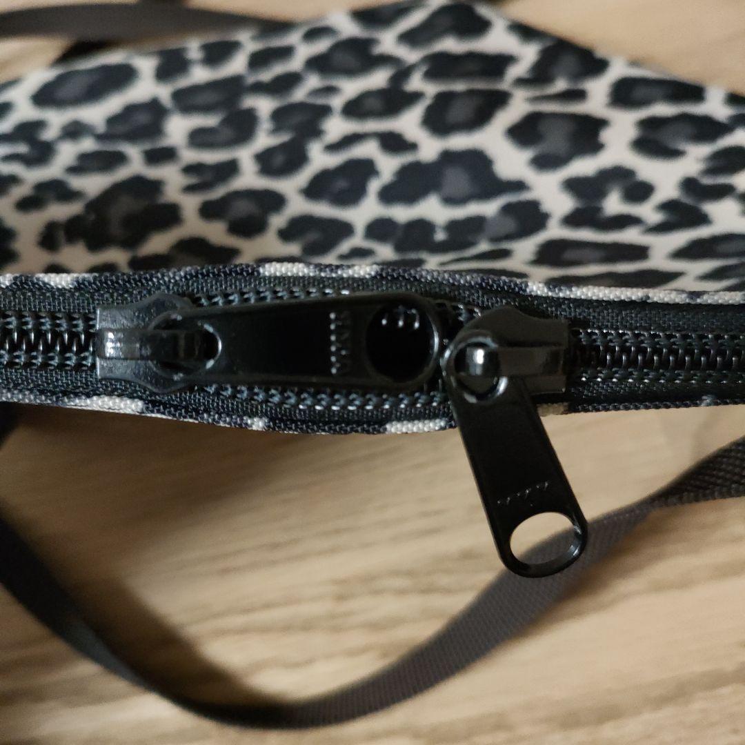 エルベシャプリエ ナイロン舟型ショルダーバッグS パンサーブラン レオパ