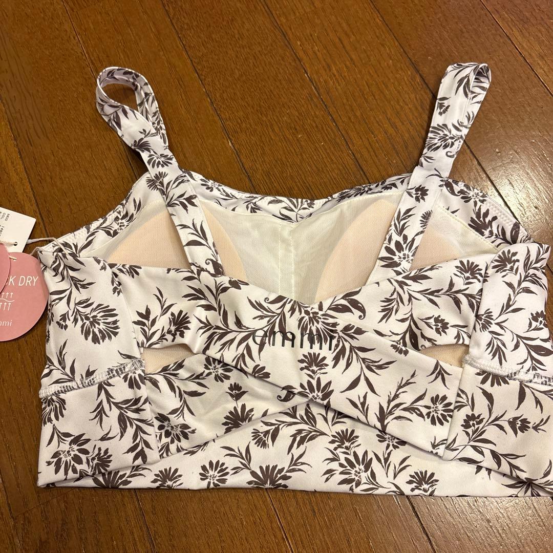 emmi エミヨガ 花柄ヨガウェアセットアップ