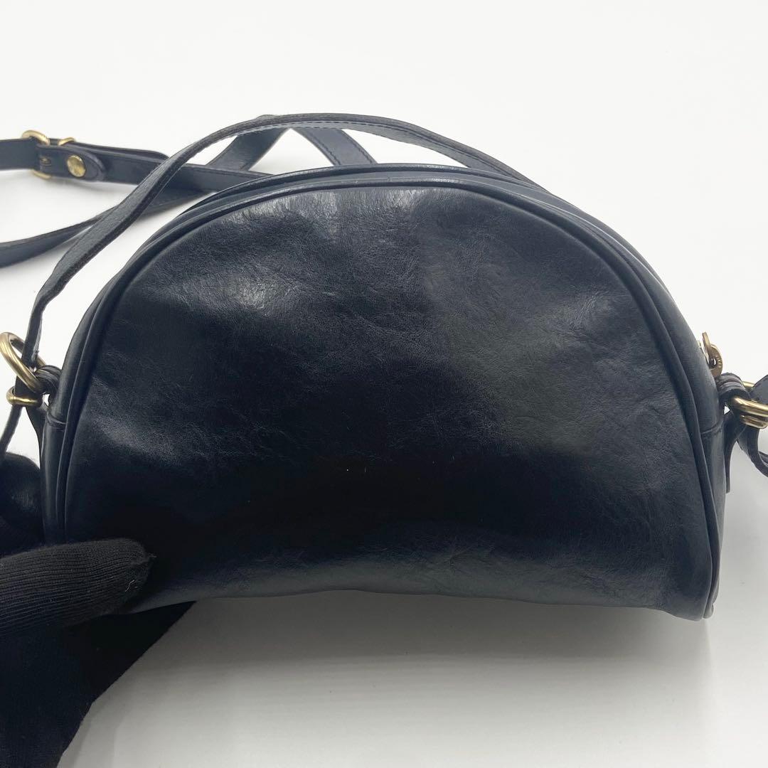 イルビゾンテ　ショルダーバッグ　クロスボディ　ハーフムーン　ダークネイビー