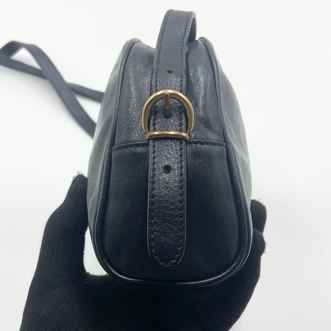 イルビゾンテ　ショルダーバッグ　クロスボディ　ハーフムーン　ダークネイビー