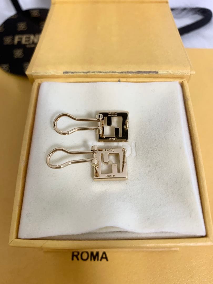 新品！FENDI ピアス