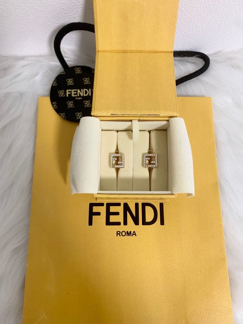 新品！FENDI ピアス