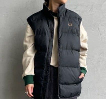 フレッドペリー ブラック ダウンベスト　新作
