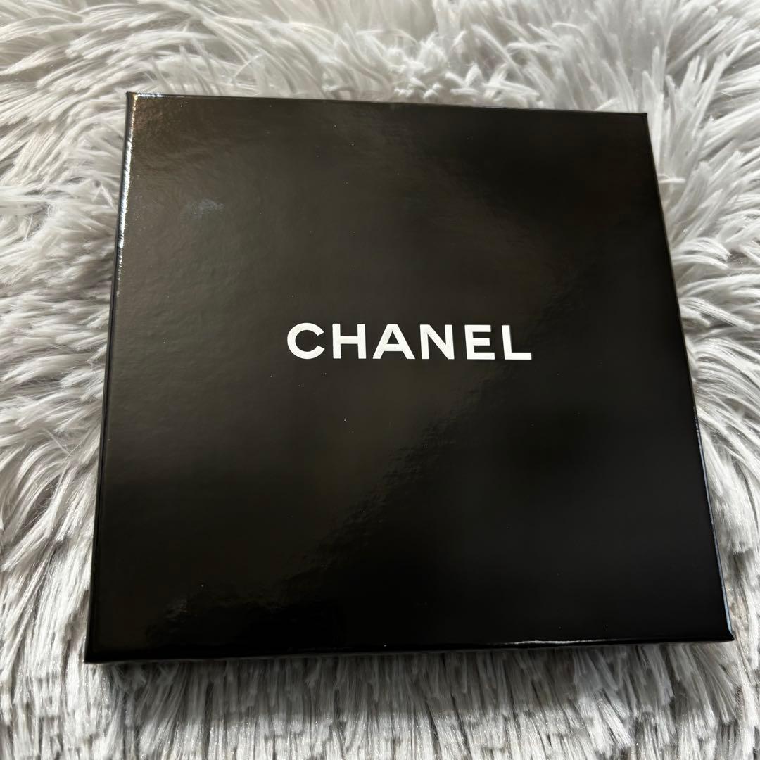 シャネルクリスマスコフレ2025 レ ヌフ オンブル コメット849(未使用品)