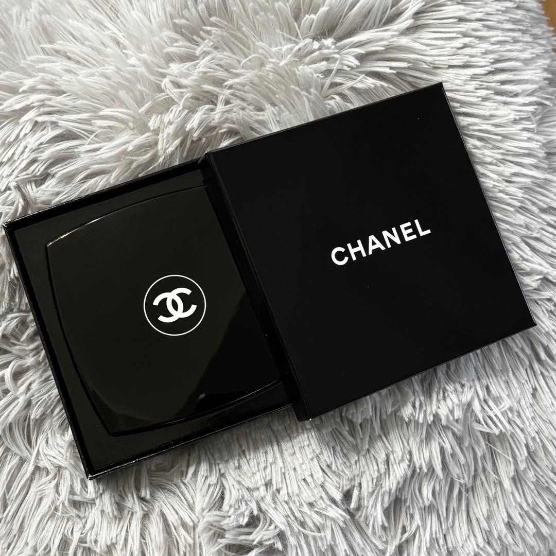 シャネルクリスマスコフレ2025 レ ヌフ オンブル コメット849(未使用品)