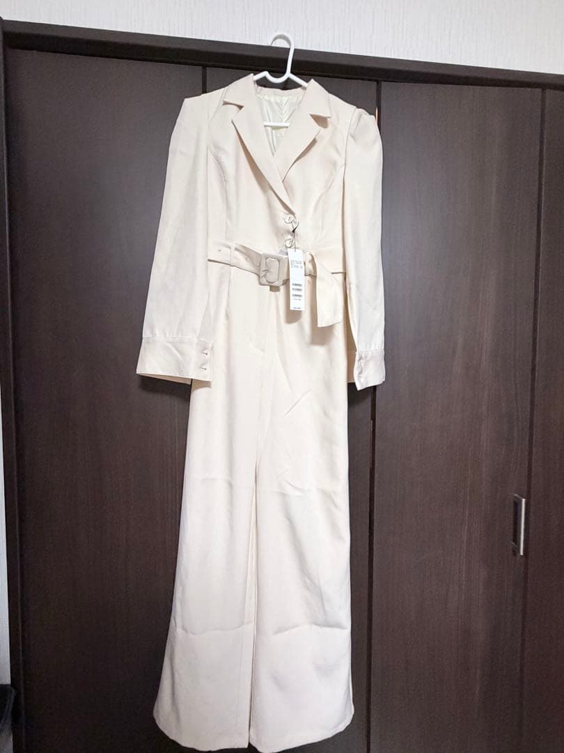 《新品タグ付き》 PARTY ベルト付ケープ風オールインワン