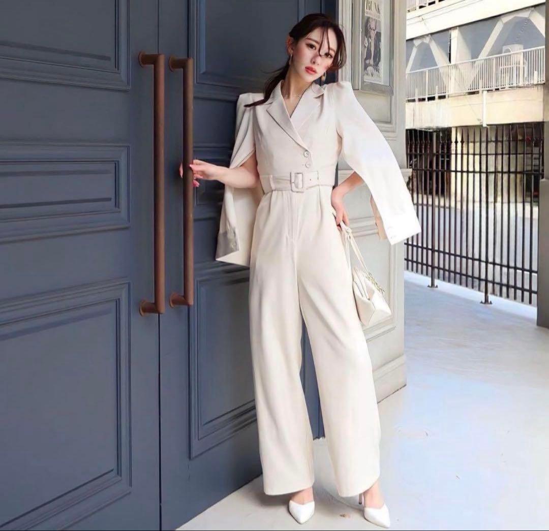 《新品タグ付き》 PARTY ベルト付ケープ風オールインワン