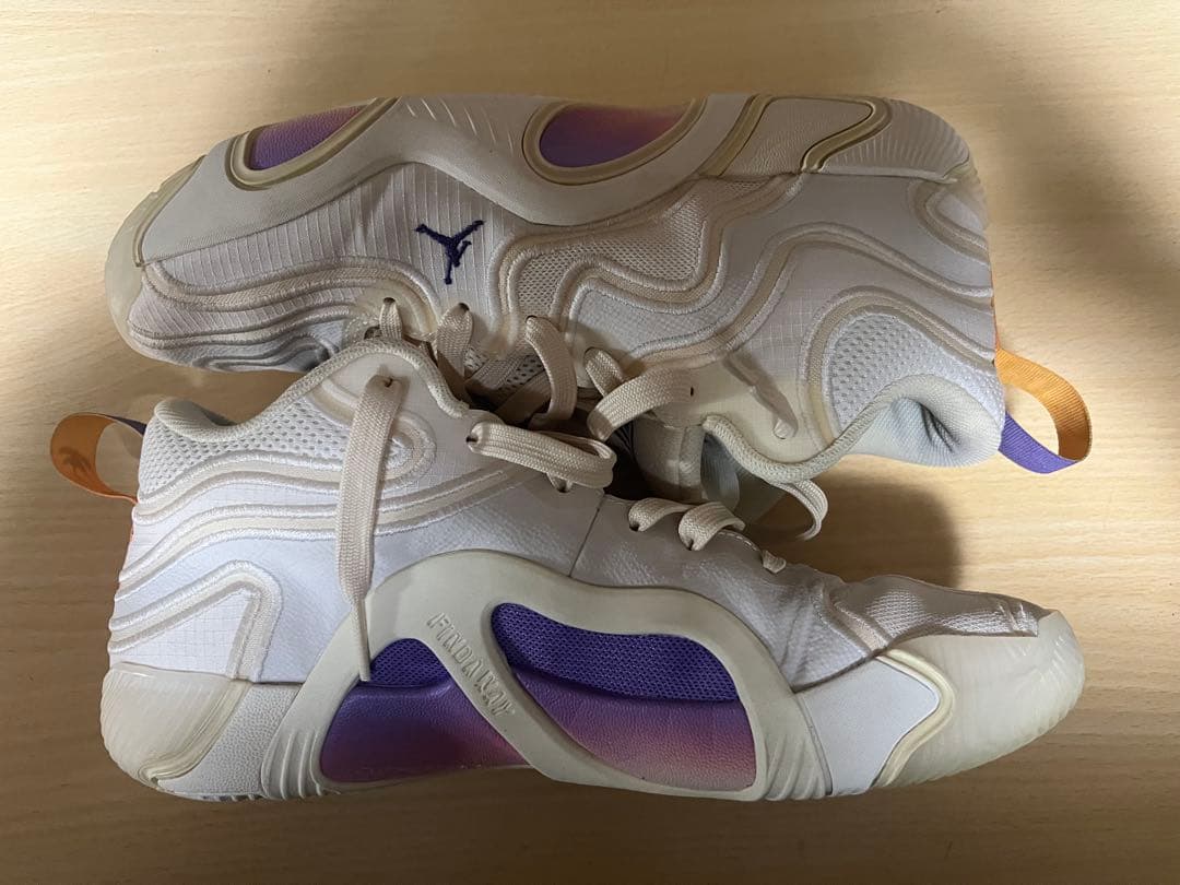 バスケットボールシューズ　テイタム