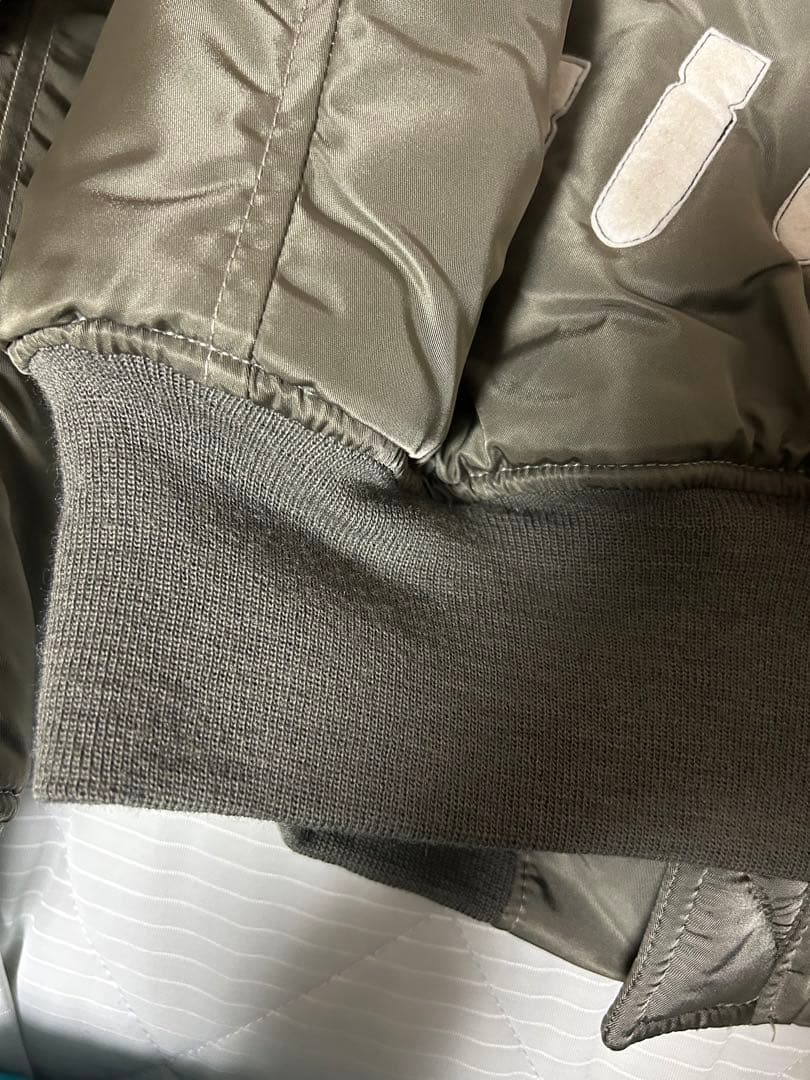 アヴィレックス　Mサイズ