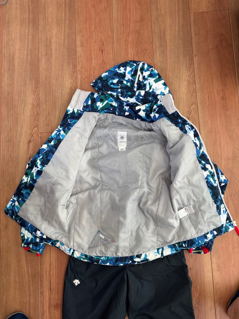 160センチスキーウェア上下　DESCENTE