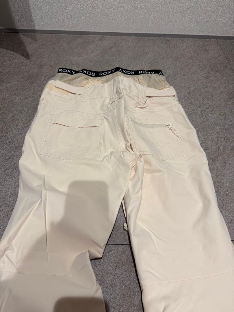 値下げ 完売品ROXYスノボーウェア上下&グローブ&ニット帽4点セット