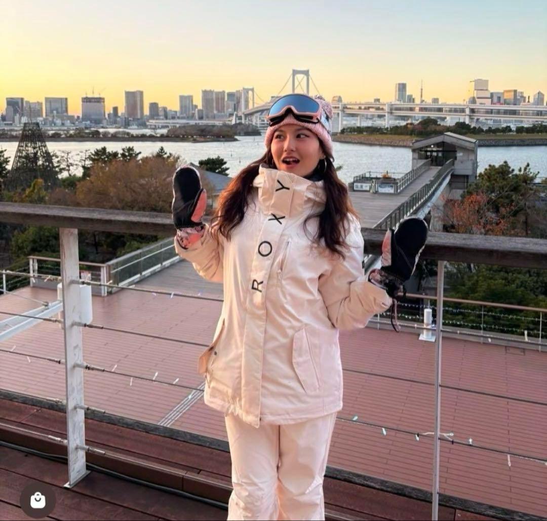 値下げ 完売品ROXYスノボーウェア上下&グローブ&ニット帽4点セット