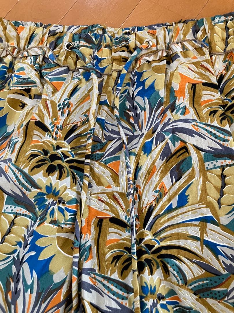 SOULEIADO ジャンブルプリント イージーストレートパンツ