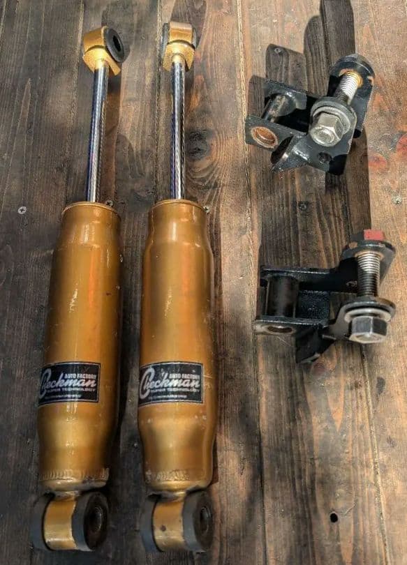 まとめ売り用ハイエース　チェックマン　アルティメットリアダンパー　KONI