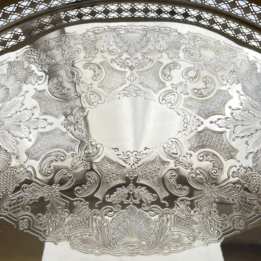 【英国】 ビクトリアンのギャラリートレー オーバル型 40cm 装飾フット