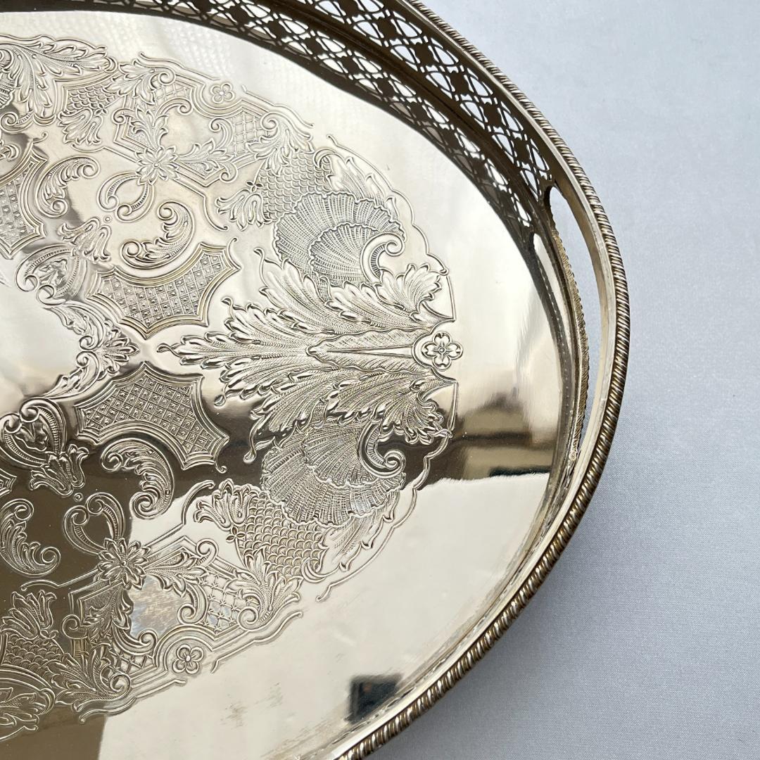 【英国】 ビクトリアンのギャラリートレー オーバル型 40cm 装飾フット