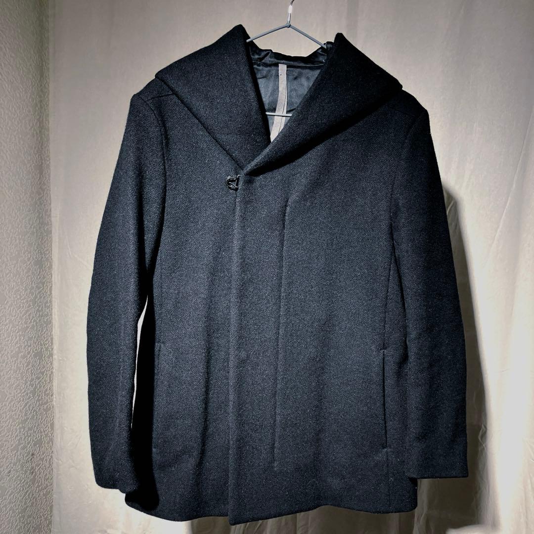 KAZUYUKI KUMAGAI (ATTACHMENT) フーデットコート　黒