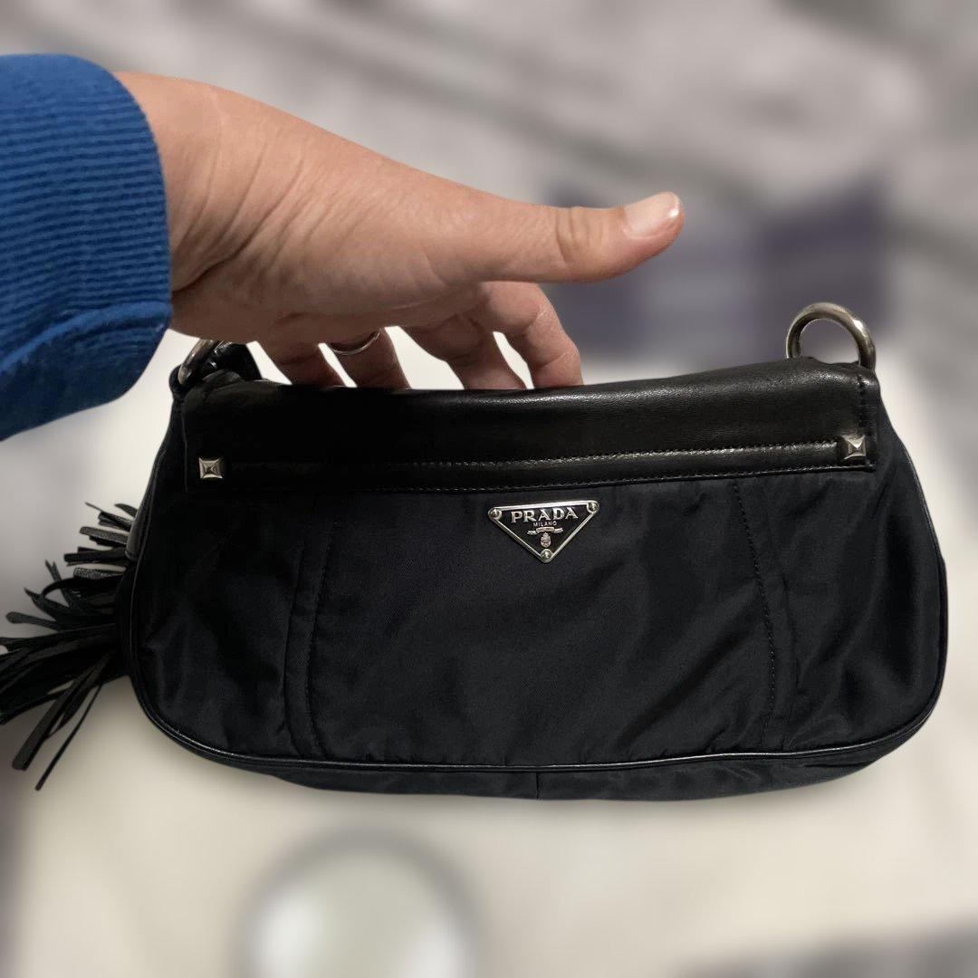 PRADAブラック ナイロン✖︎ラム革ショルダーバッグ シルバー金具　タッセル