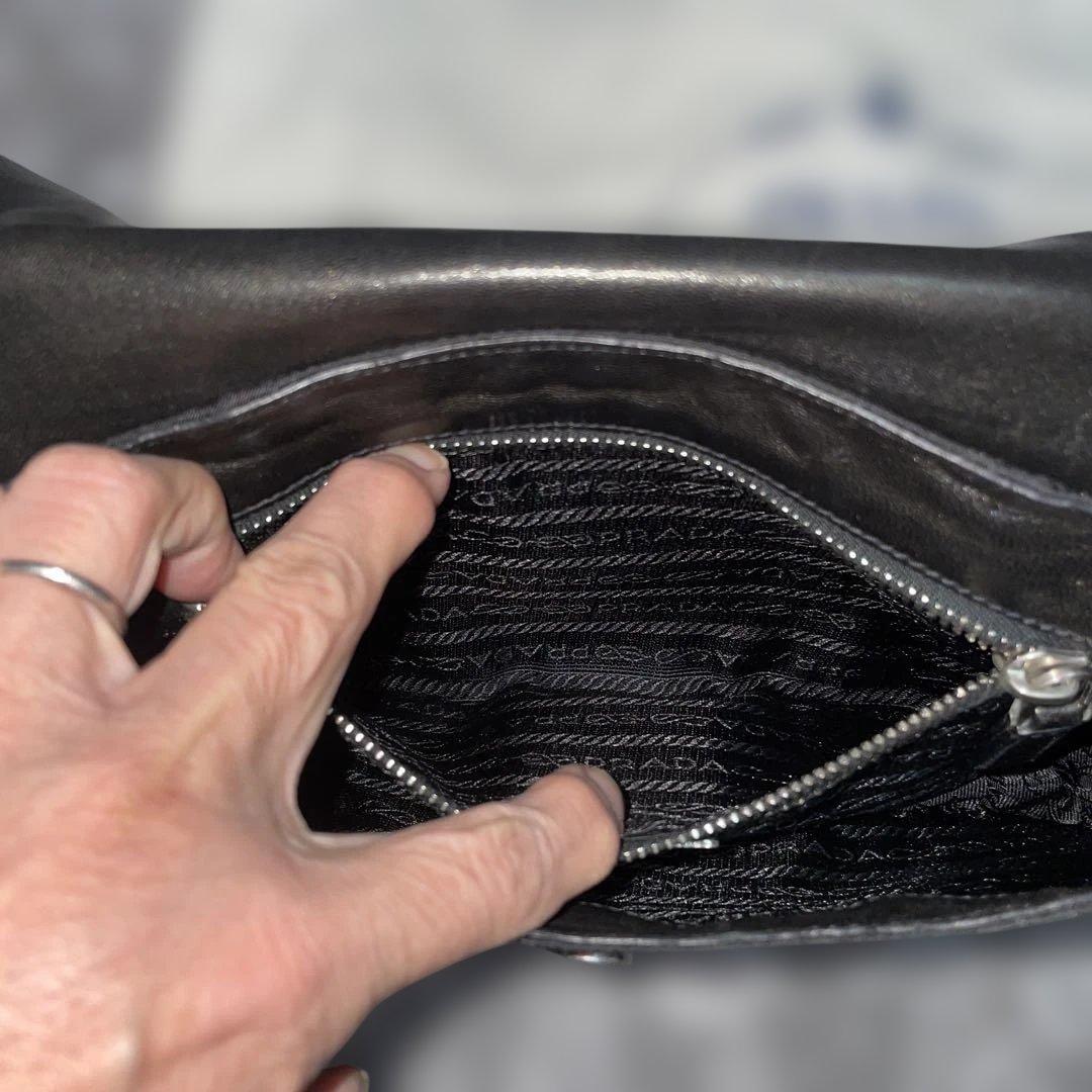 PRADAブラック ナイロン✖︎ラム革ショルダーバッグ シルバー金具　タッセル