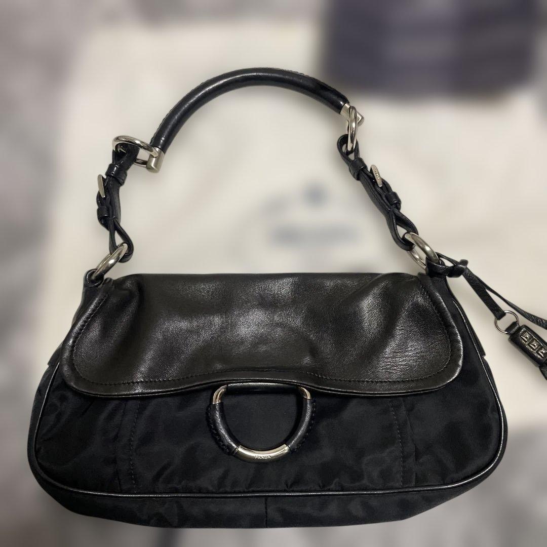 PRADAブラック ナイロン✖︎ラム革ショルダーバッグ シルバー金具　タッセル