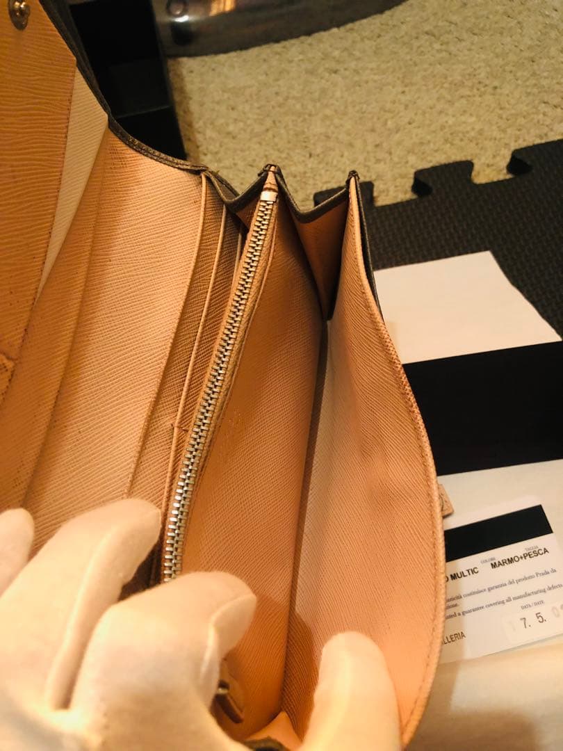 PRADA グレー 長財布