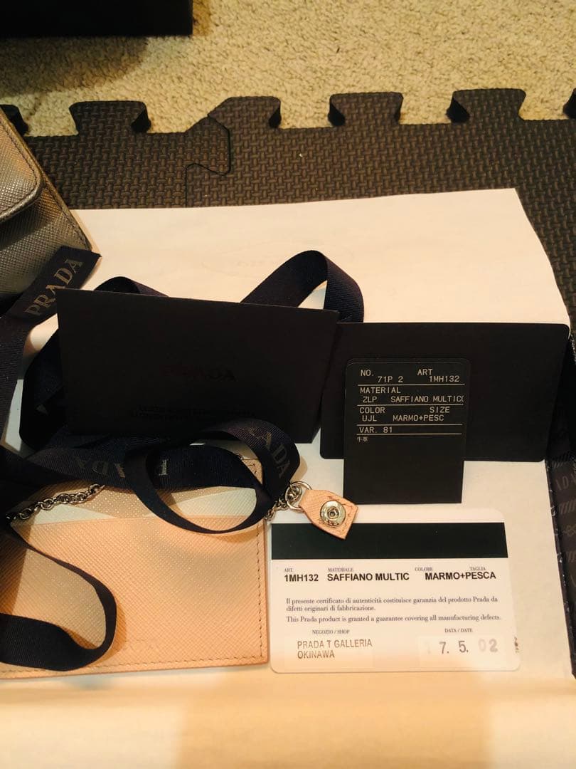 PRADA グレー 長財布