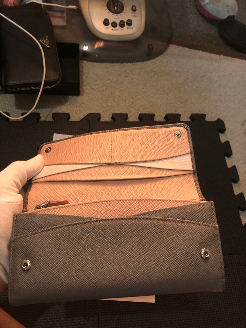 PRADA グレー 長財布
