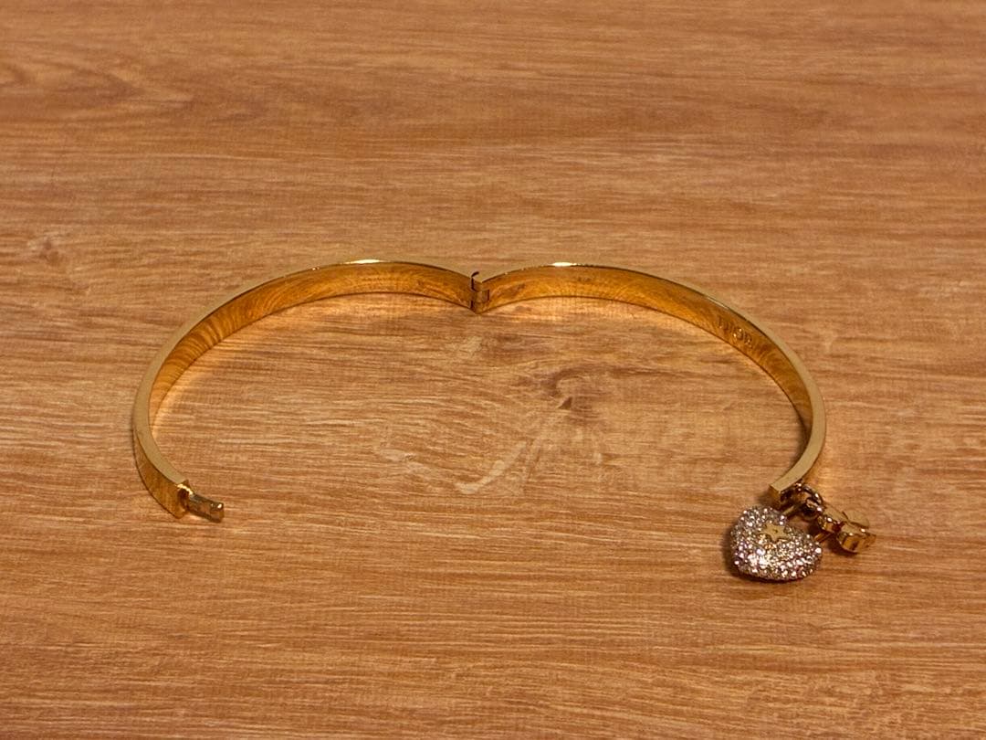 DIOR ゴールド バングル ハートチャーム付き