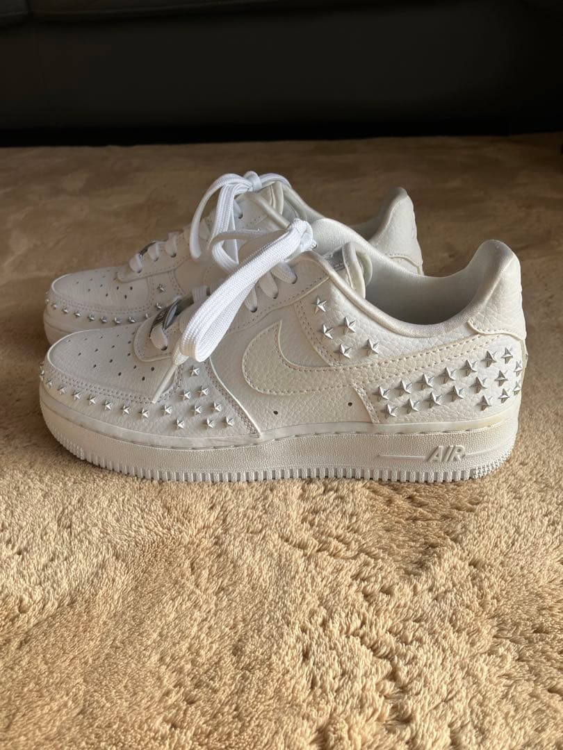 Nike Air Force 1 スタッズ ホワイト