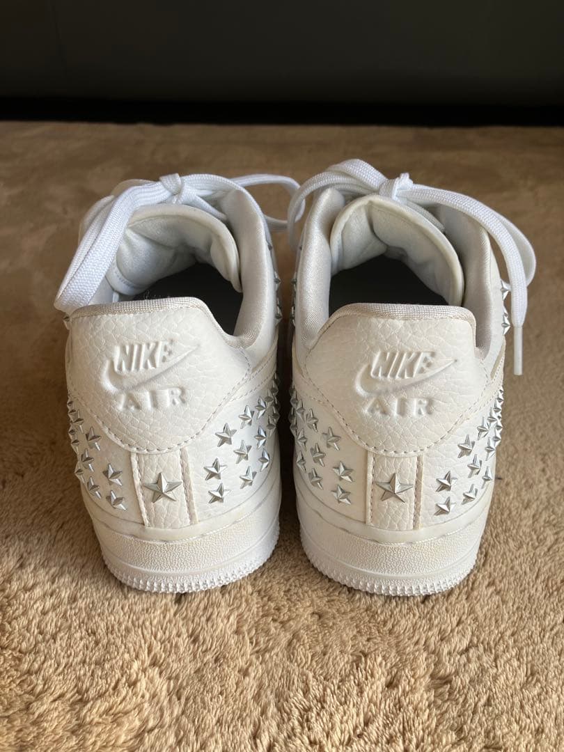 Nike Air Force 1 スタッズ ホワイト